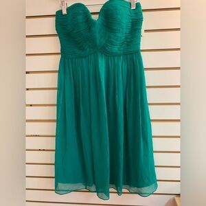 A BNWT 🔥strapless emerald green dress by Donna Morgan